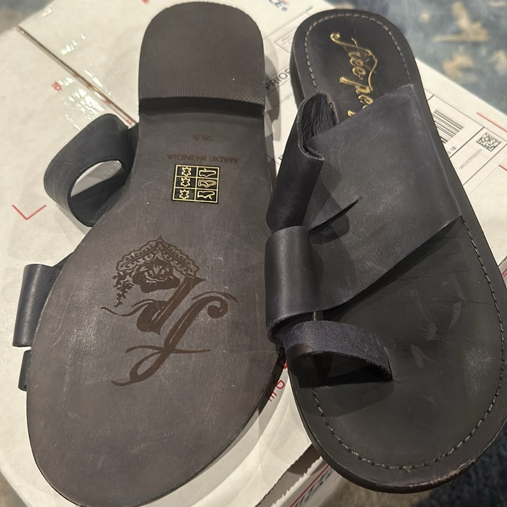 Free People Toe Sandsl - Picture 2 of 2